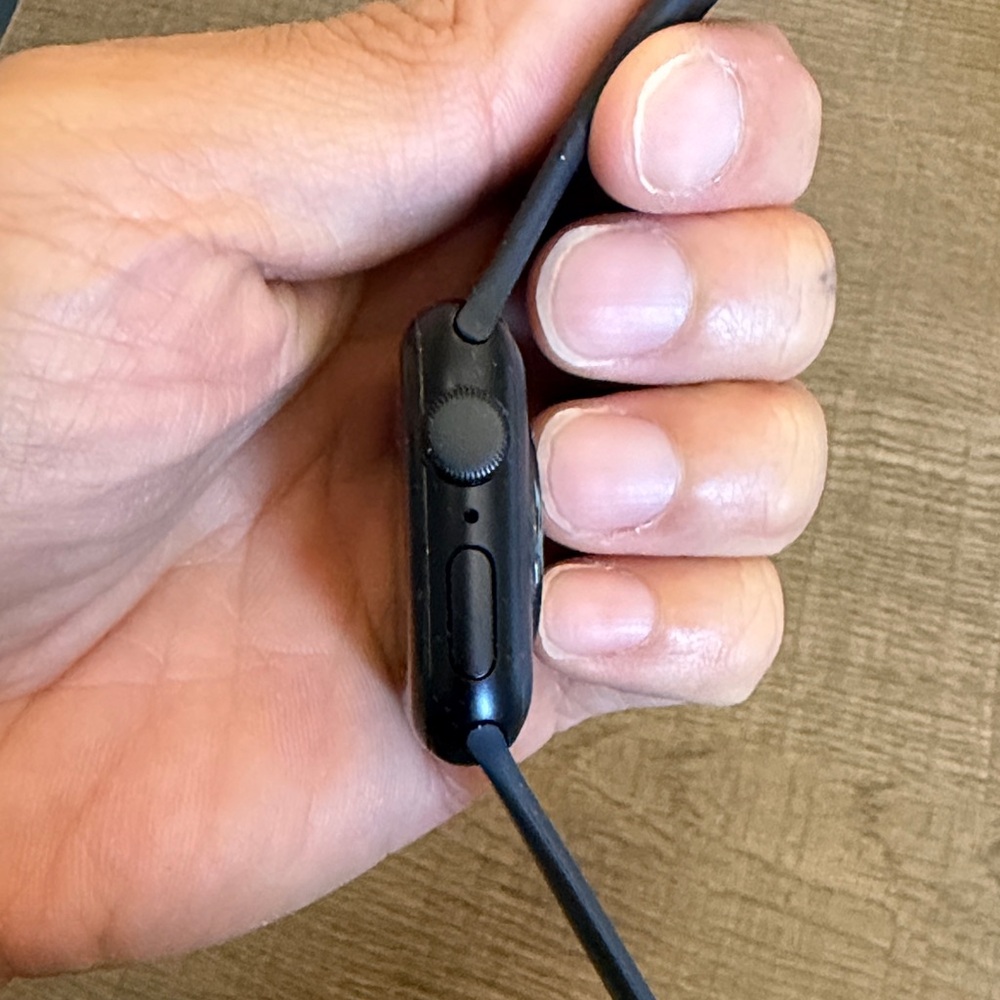 Apple Watch SE (2nd Gen) GPS - 40mm - Midnight aluminum/sport band - S/M- NEW - Picture 4 of 7